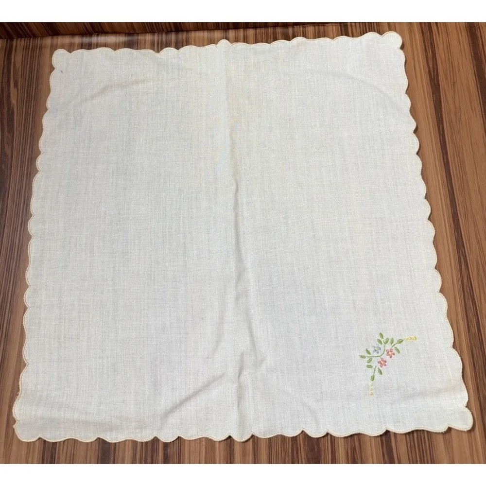 Vintage Embroidered‎ Floral Handkerchief Scalloped Edge Cottage Farmhouse MCM